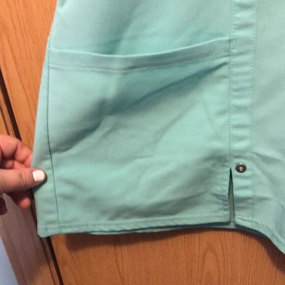 Dickies size medium scrub top mint green - Picture 3 of 6